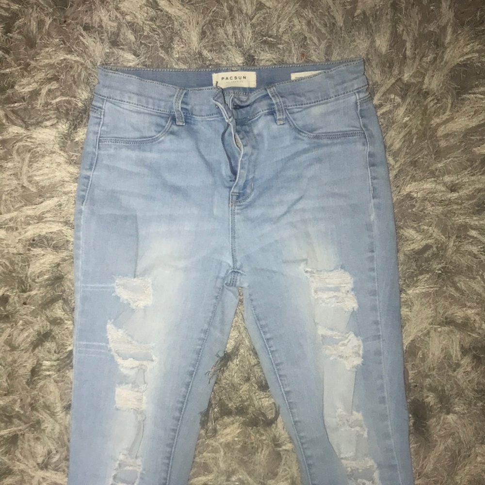 PacSun Light Wash Ripped Jeans - Picture 2 of 3